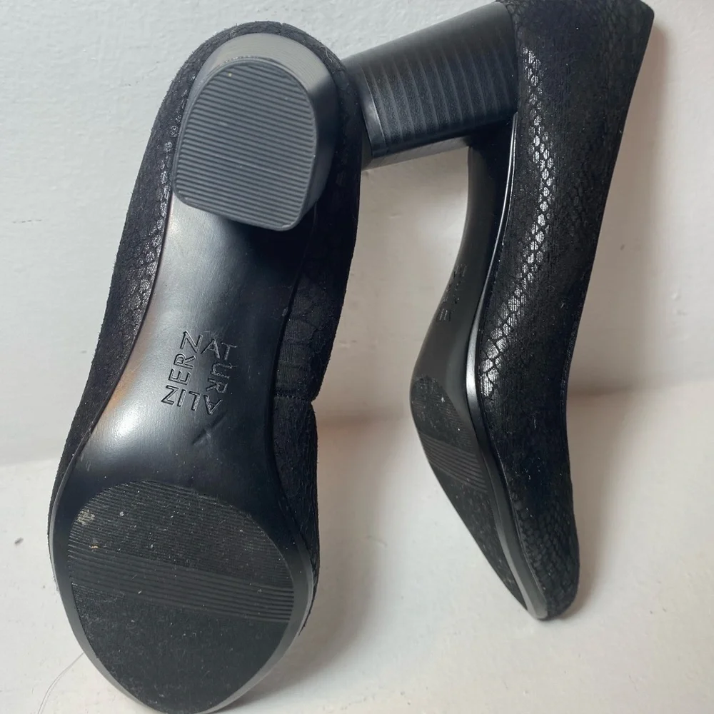 New black snake skin Naturalizer heels. Size 6.5 - Picture 3 of 3